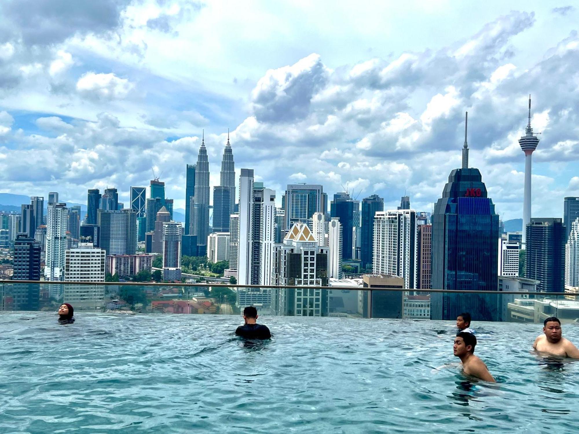 Regalia Service Klcc Skypool * Kuala Lumpur