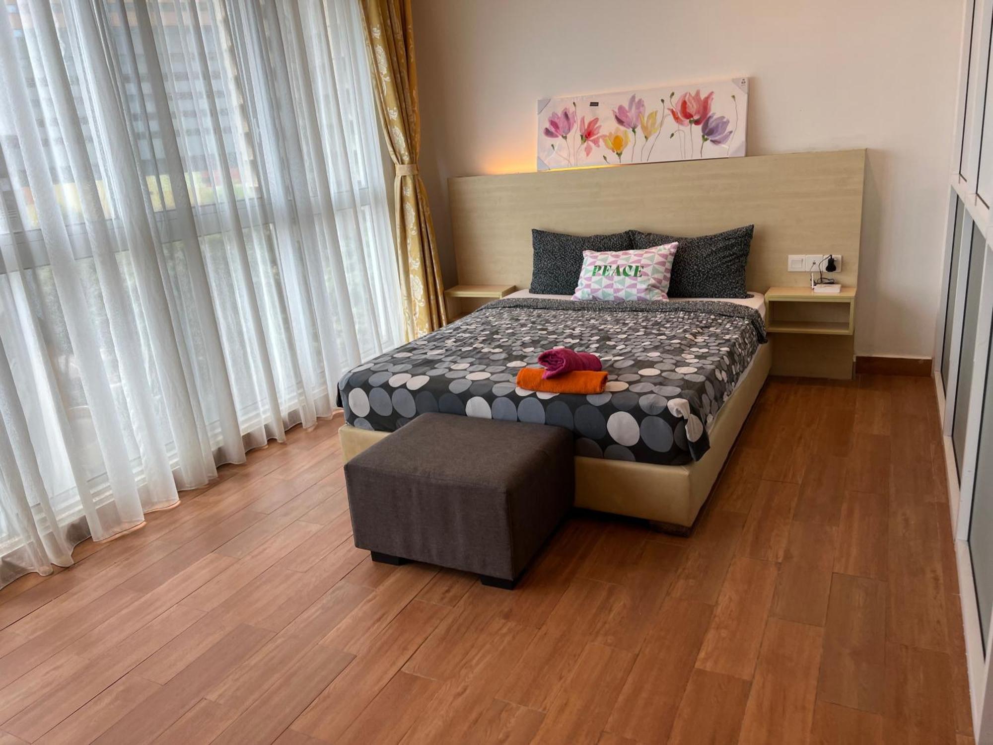 Regalia Service Klcc Skypool Apartment