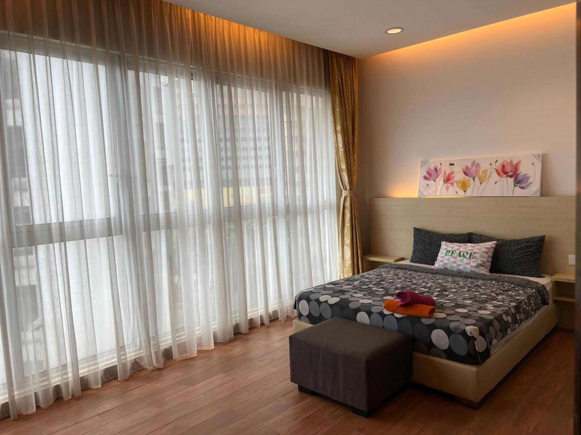 Regalia Service Klcc Skypool Apartment *